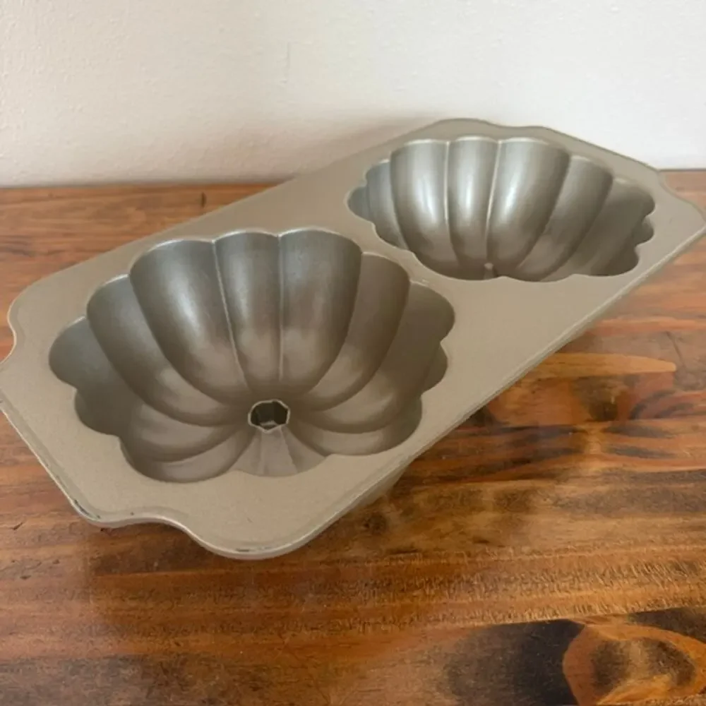 Nordic Ware the Great Pumpkin Cake Mold Pan Autumn/Fall Harvest, 10-Cup Capacity